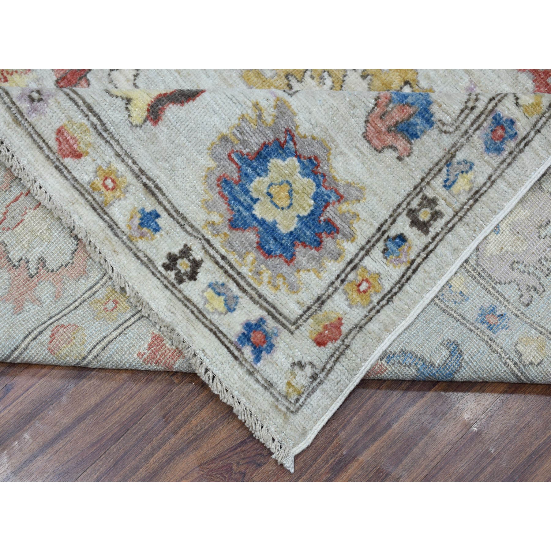 7'10"x9'8" Ivory Angora Oushak Soft Velvety Wool With pop OF Color Hand